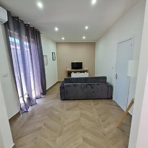 Sweet Airport Apartment